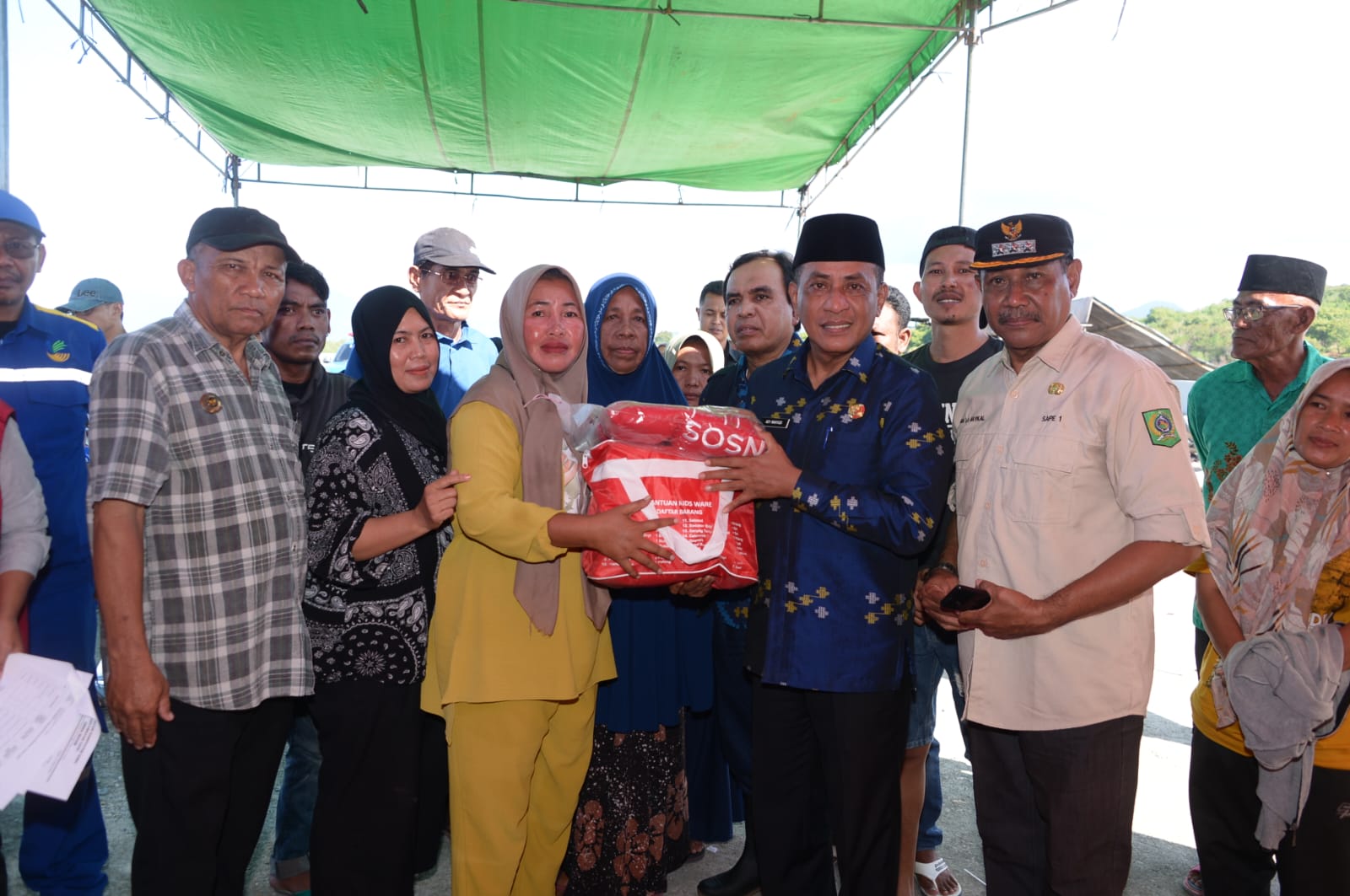 Bupati Bima Kunjungi Korban Kebakaran di Sape, Sekaligus Serahkan Bantuan Tanggap Darurat