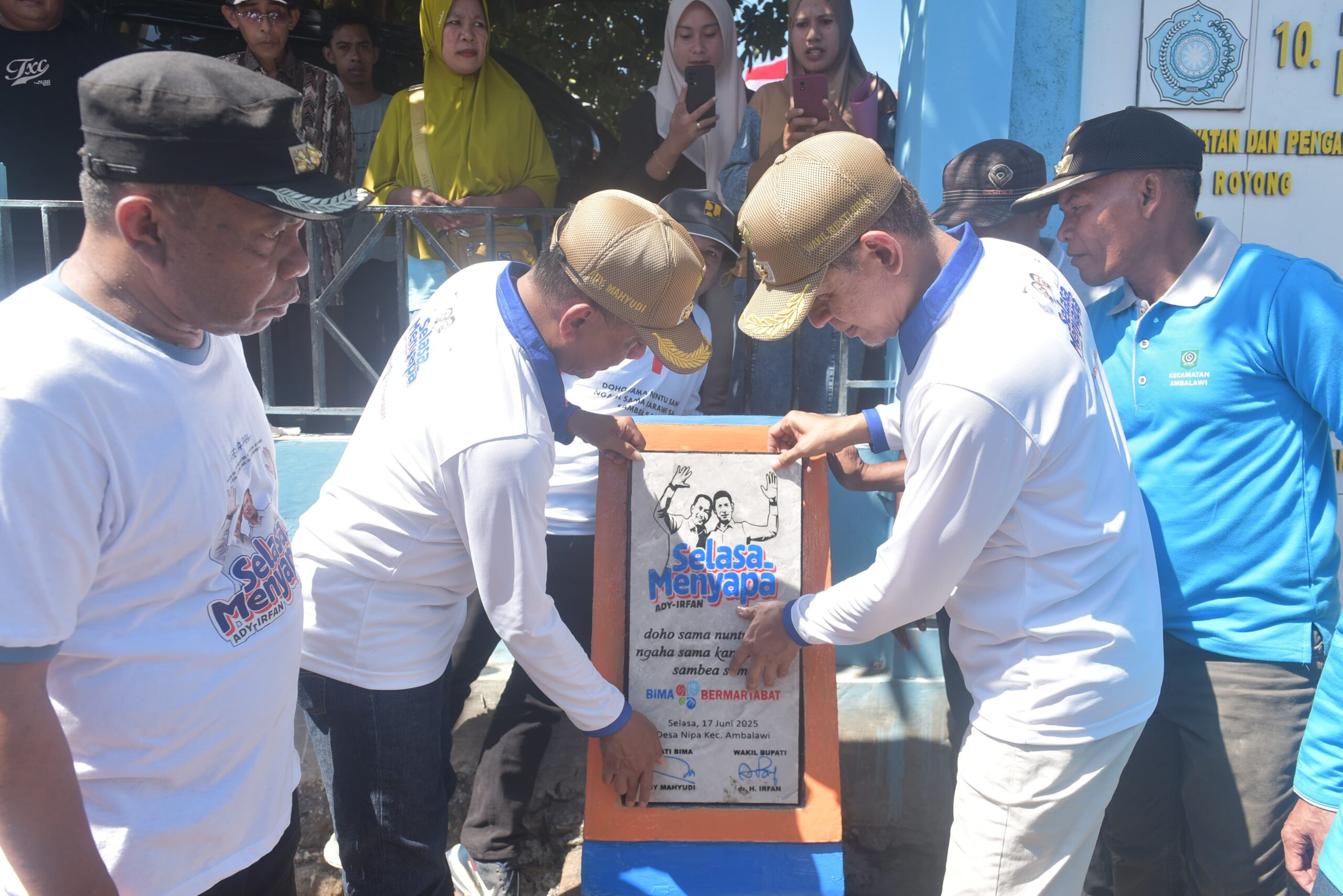 Bupati dan Wabup Bima didampingi Sekretaris Daerah, Giat Selasa Menyapa di Desa Nipa
