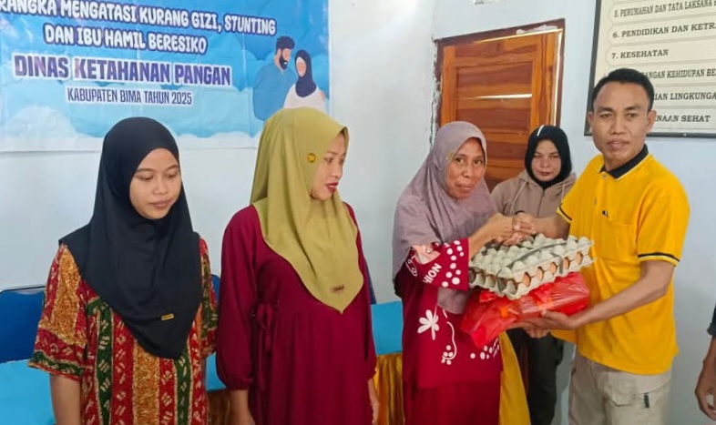 Kades Penapali Terima Kunjungan Dinas Ketahanan Pangan, Serahkan 40 Paket Makanan Tambahan Tahun 2025