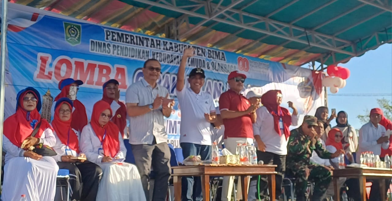 100 Peserta Panaskan Suasana Gerak Jalan Indah Kabupaten Bima, Atraksi Kreatif Bikin Penonton Heboh