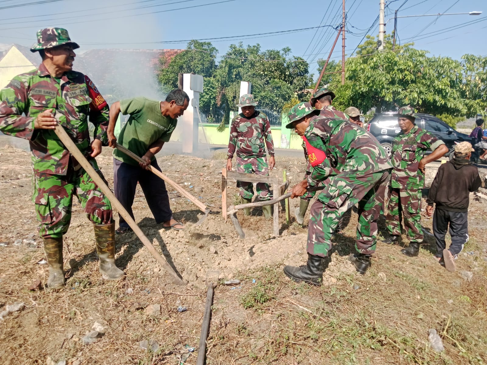 Sinergi TNI dan Warga, Siapkan Lahan Pembangunan Koperasi Merah Putih Desa Donggobolo