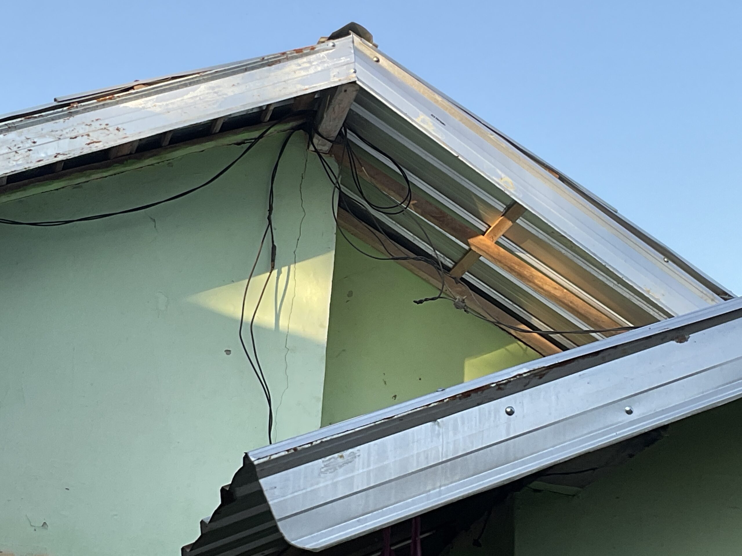 Warga Kampung Baru Keluhkan Kabel Terkelupas, PLN Dinilai Lamban Tanggapi Laporan