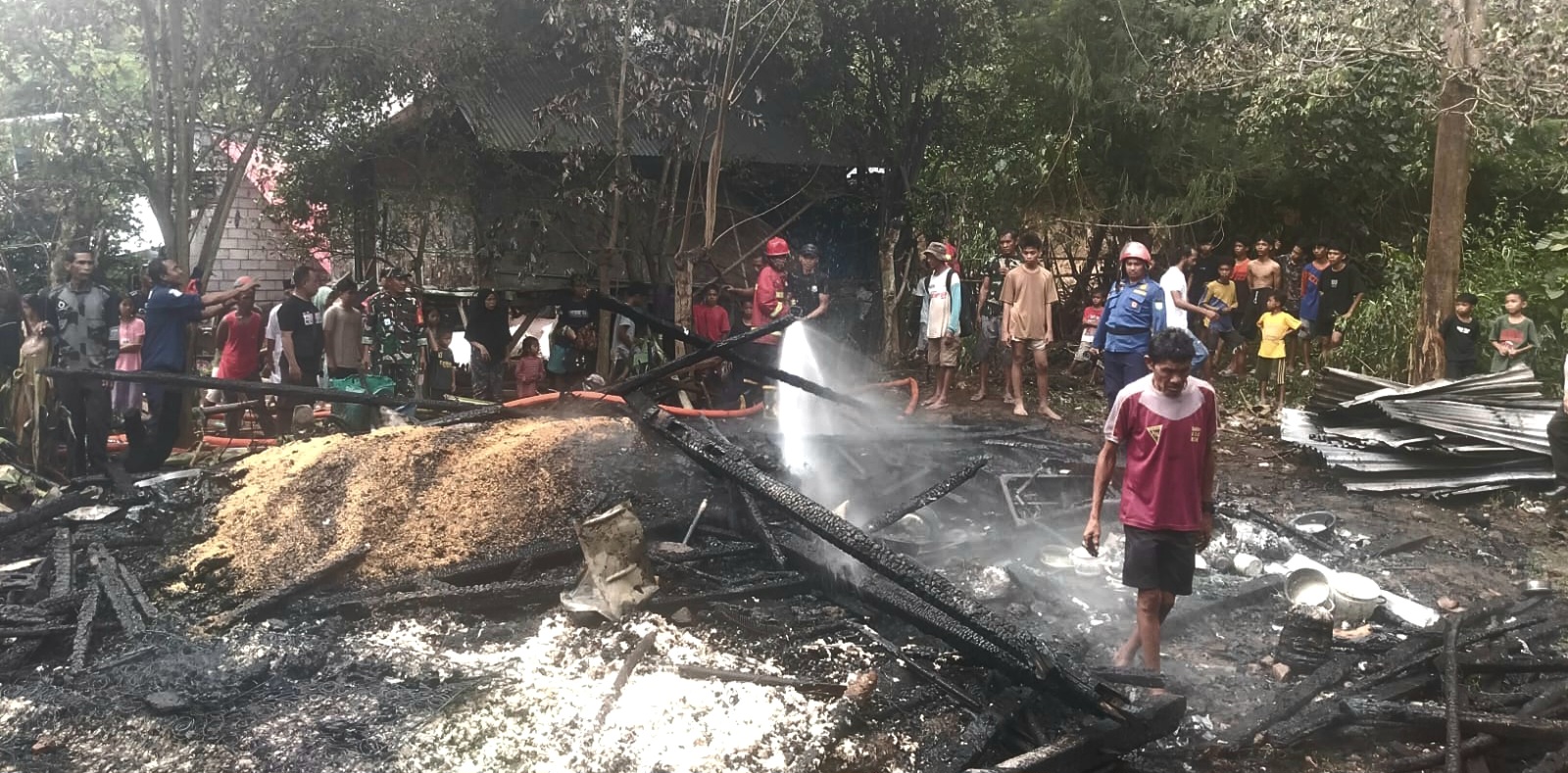 Kebakaran Hanguskan Satu Rumah Panggung di Desa Bre Palibelo, Kerugian Capai Puluhan Juta
